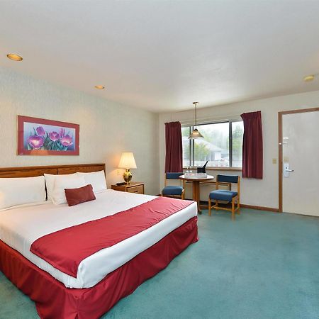 Travelodge By Wyndham Mackinaw Stadt Exterior foto