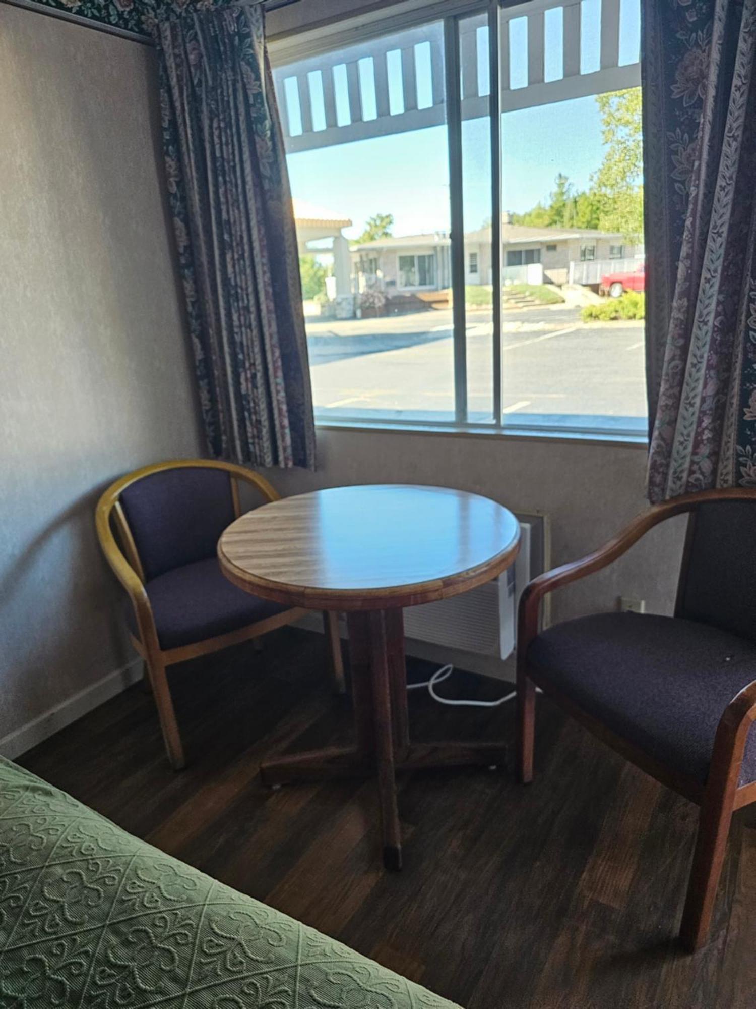 Travelodge By Wyndham Mackinaw Stadt Exterior foto