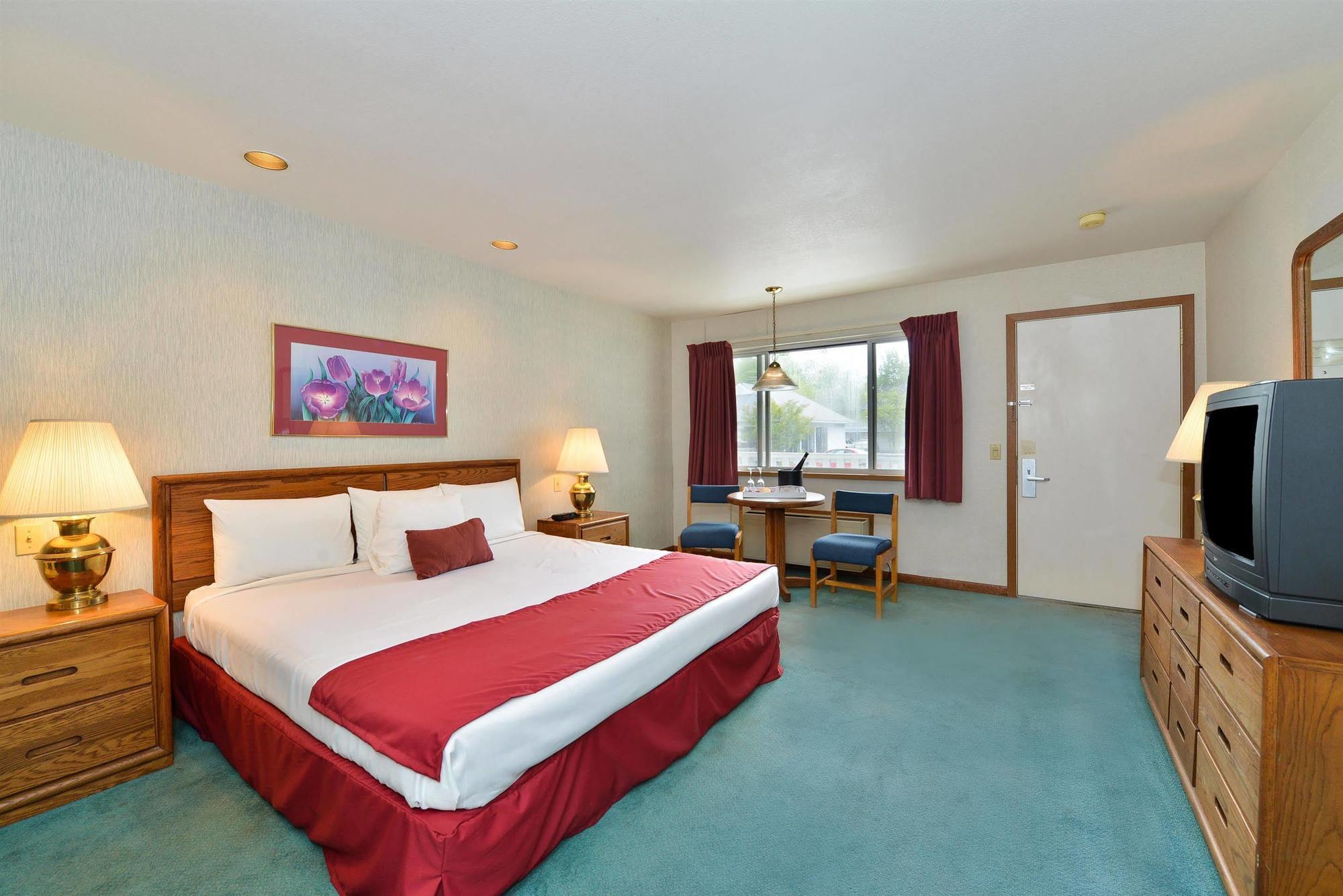 Travelodge By Wyndham Mackinaw Stadt Exterior foto